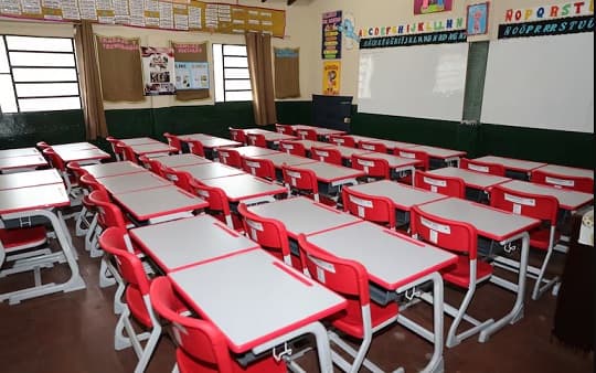 MEC solo entregó 15% de pupitres chinos tras un mes de reparto