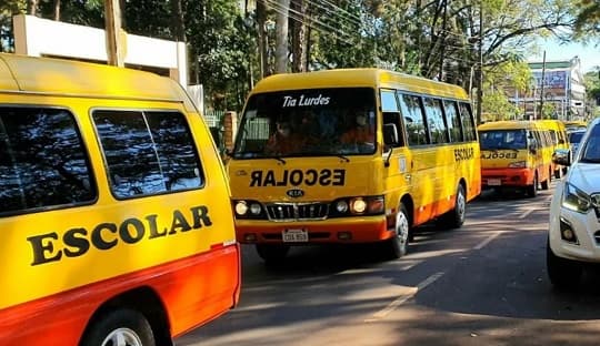 Proponen usar fondos de Fonaes para transporte escolar