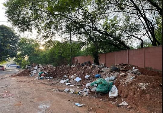 Denuncian vertedero ilegal en calle del límite Asunción-Lambaré