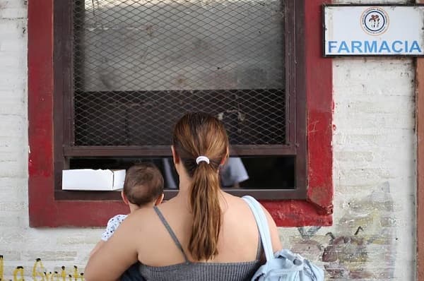 Farmacéuticas alertan deuda y riesgo de provisión