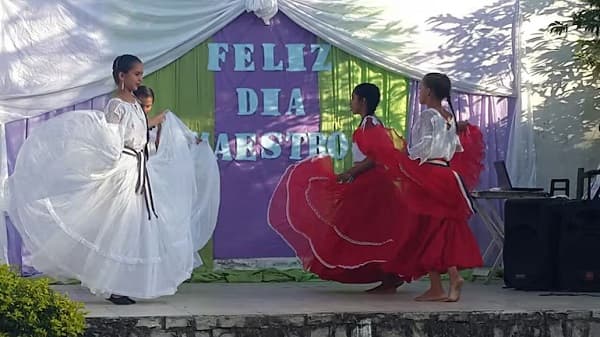 MEC restringe celebraciones previas al Día del Maestro