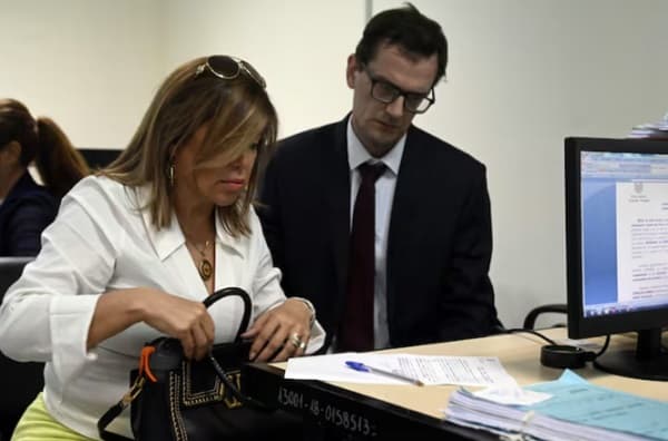 Exdefensora de RGD recusa a jueces y frena juicio