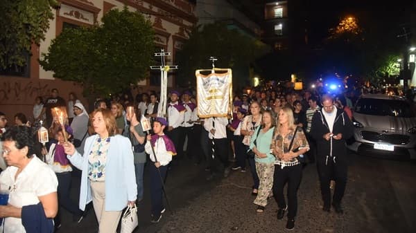 Cardenal denuncia desigualdad en misa del Viernes de Dolores