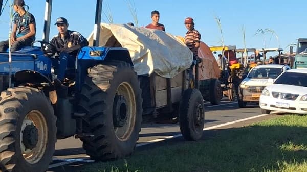 Cañicultores avanzan en tractorazo y esperan respuesta oficial
