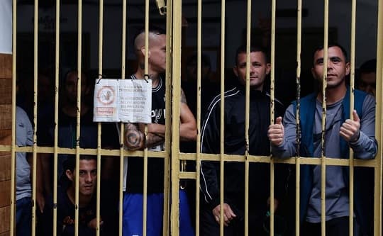 Recolectan abrigos para presos en situación de abandono