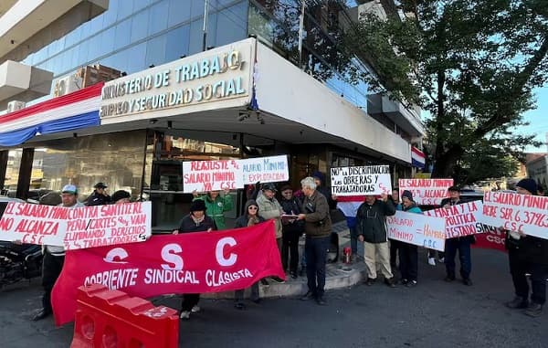 Gremios reclaman reajuste del salario mínimo