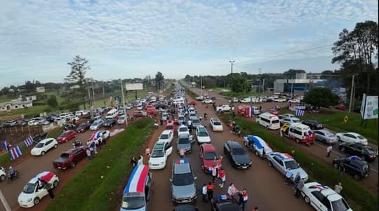 Caravana en CDE contra intervención a la gestión de Miguel Prieto