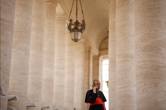 El Vaticano blinda el cónclave: apagan señal móvil y confiscan celulares