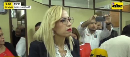 Carolina González amenaza con acciones legales contra Federico Mora