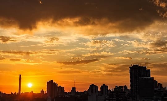 Viernes cálido a caluroso y vientos del noreste en todo el país