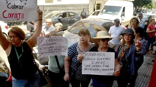 Jubilados municipales exigen pagos y amenazan con huelga de hambre