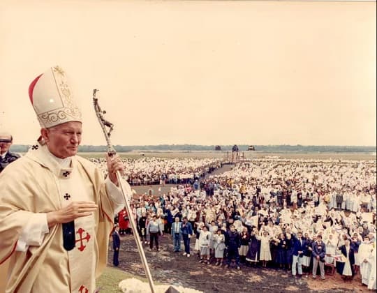 La histórica visita de Juan Pablo II que enfrentó al stronismo