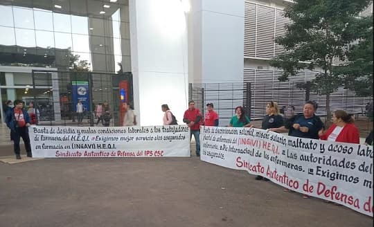 Enfermeros protestan por condiciones laborales en el IPS Ingavi