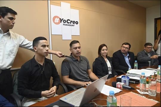 Prieto niega renuncia y acusa persecución política