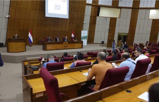 Propuesta para reducir jornada laboral divide opiniones