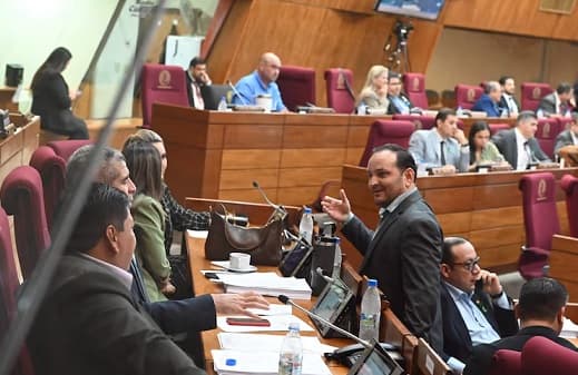 Pese a duras críticas, Diputados aprueban ley de protección de datos personales