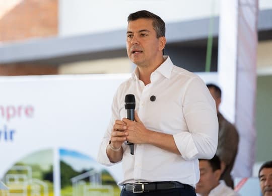 Peña defiende viajes y promete rigor con municipios