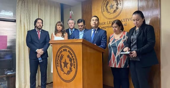 Oposición denuncia deterioro democrático ante organismos