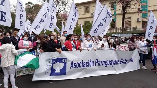 Enfermeras exigen resolución sobre carga horaria y denuncian abusos