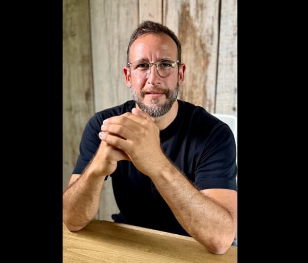 Leo Migdal lanza “Vender es fácil” para transformar el arte comercial