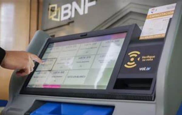 Licitación de máquinas de votación suspendida: Comisión evalúa medidas