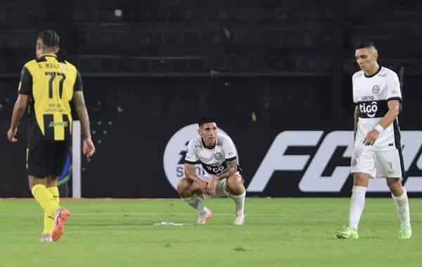 Olimpia eliminado tras caer 3-2 ante Peñarol en Montevideo