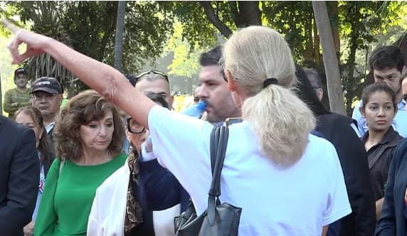 Mujer denuncia acoso municipal tras escrache a Nenecho