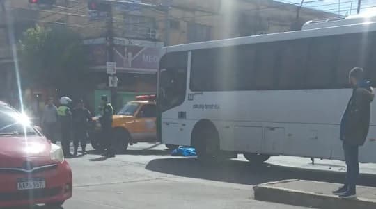 Colectivo mató a un hombre en el Mercado 4