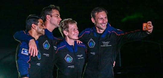 Tras 40 años, astronautas de Polonia, India y Hungría regresan al espacio