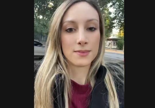 Ciudadana catalana critica el abandono de la plaza frente a la Municipalidad de Asunción