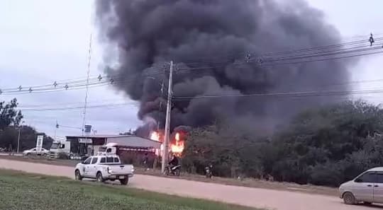 Incendio afecta comisaría de Filadelfia: el fuego se habría originado en la cocina