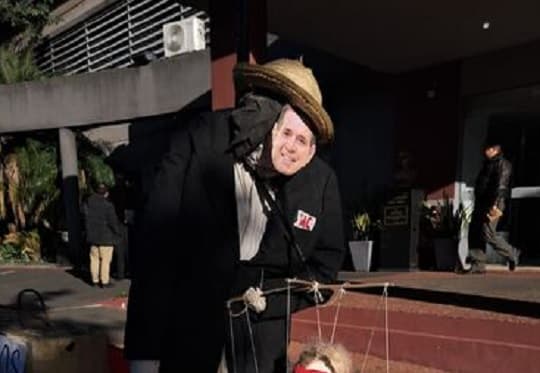 Protesta con Judas Kai de Cartes frente a la Fiscalía