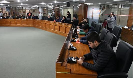 Junta Municipal aprueba millonaria compra de combustible premium en plena intervención