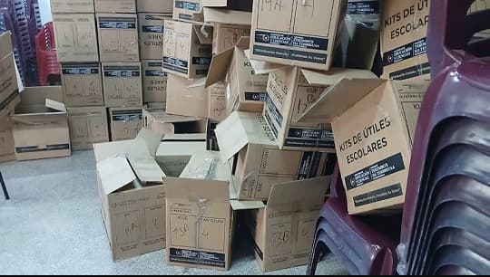 A mitad de año escolar, más de 15.000 alumnos siguen sin kits escolares