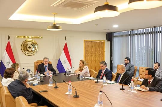 Mafia de los pagarés: Salud detecta 2.700 funcionarios con embargos