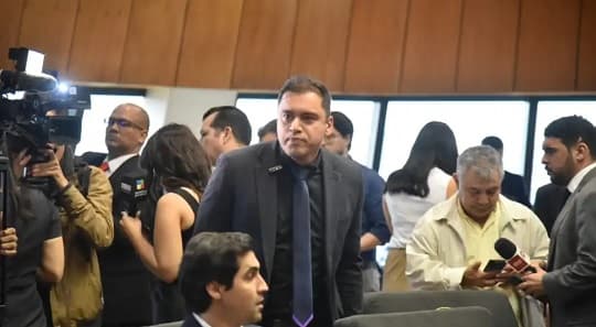 Diputados aprueban la intervención de la gestión de Prieto en CDE, con mayoría cartista