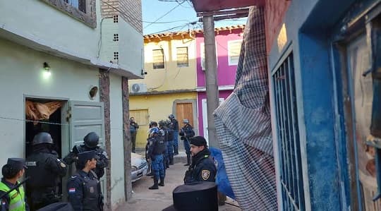 Operativo Dominatus: allanan la Chacarita para desmantelar clanes criminales