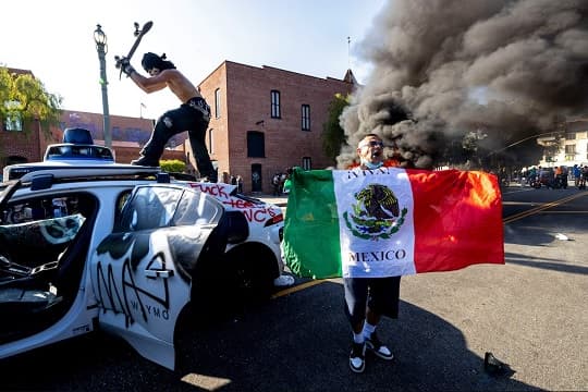 Protestas por redadas dejan 56 detenidos en Los Ángeles