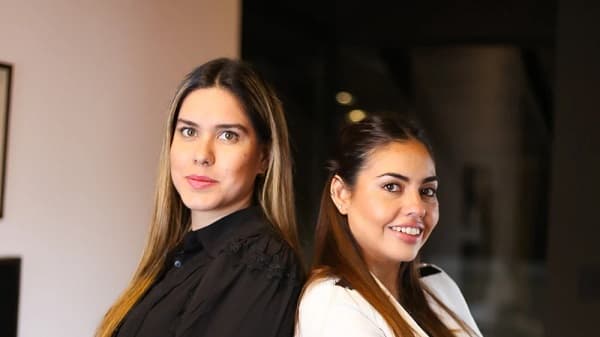 Paraguayas egresan de Universidad de Inteligencia Artificial