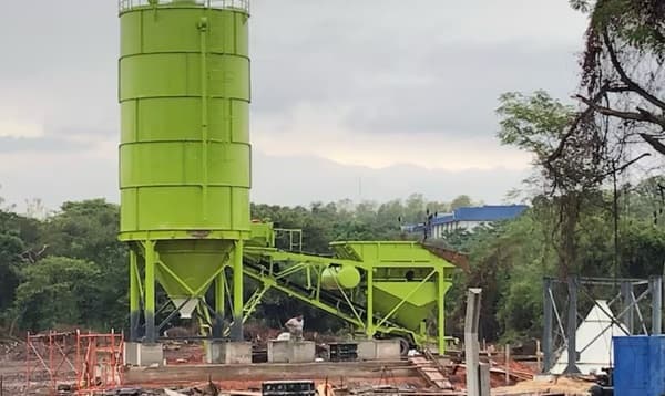 Hormigonera en zona prohibida genera conflicto en Luque