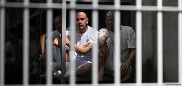 Temor a represalias frena críticas a Bukele en El Salvador