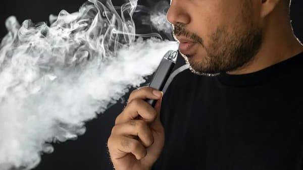 Senado aprueba ley que regula el uso de vapeadores