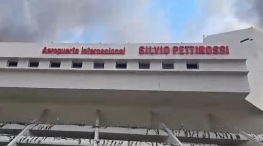 Incendio en torre de enfriamiento del Silvio Pettirossi