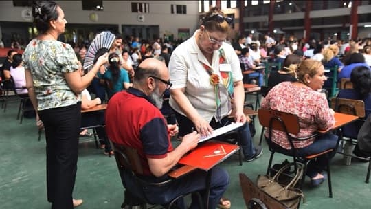 Inician las pruebas del concurso docente con más de 40.000 aspirantes en todo el país