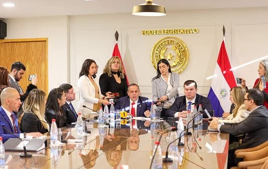 Contraloría revela irregularidades administrativas en ministerios y entes públicos