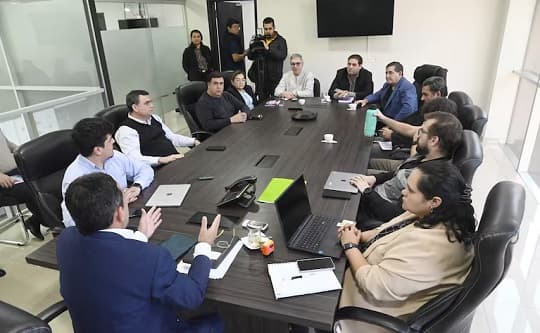 Sin acuerdo con el Gobierno, transporte define hoy si va al paro