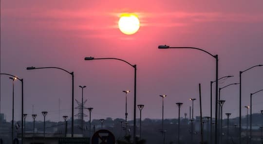 Lunes fresco a cálido, con cielo despejado y una máxima de 30 °C