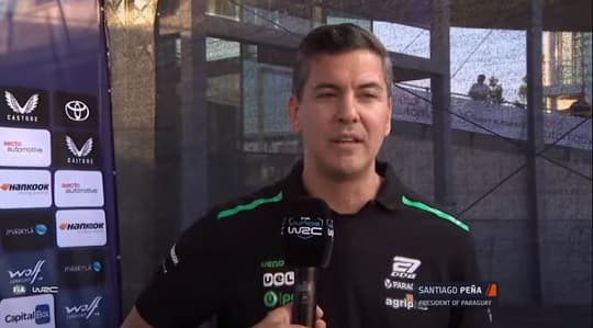 Peña asiste a la largada del Rally de Finlandia y respalda al holding beneficiado