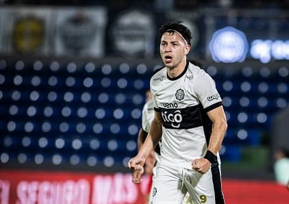 Sebastián Ferreira sufrió rotura del quinto metatarsiano y estará fuera varias semanas