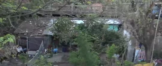 Bajo el puente: familias sobreviven entre promesas y cloacas